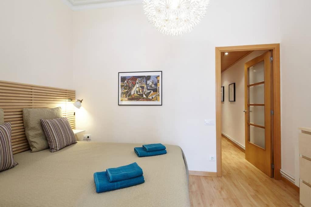 Beautiful Apartment In Eixample Барселона Номер фото